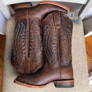 NWT Ariat square toe double stitch western boot